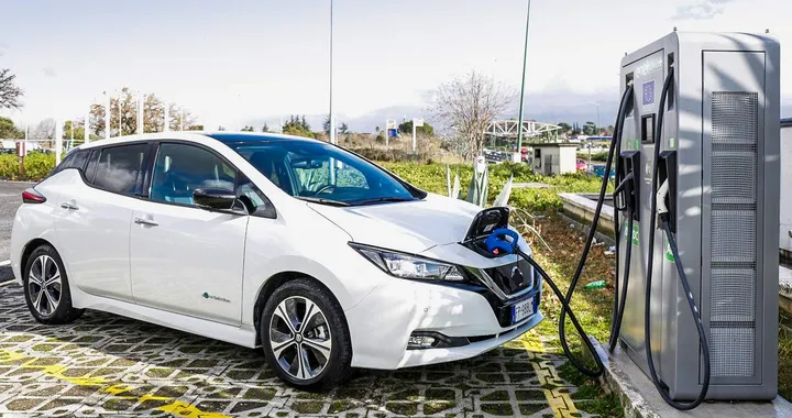 Auto elettriche: già pronte 130 colonnine EVA+