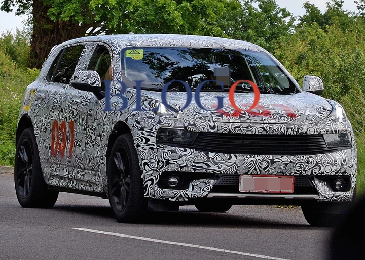 Lotus: foto spia del primo SUV della casa inglese