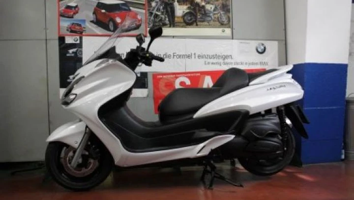 Test Yamaha Majesty 400 2009: avanti tutta scooteroni