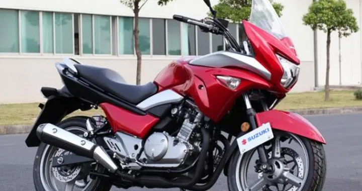 Suzuki Inazuma GW250S in anteprima al Salone di Shanghai 2013