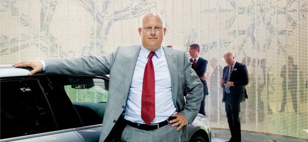 Christian Koenigsegg compra una Model S. 