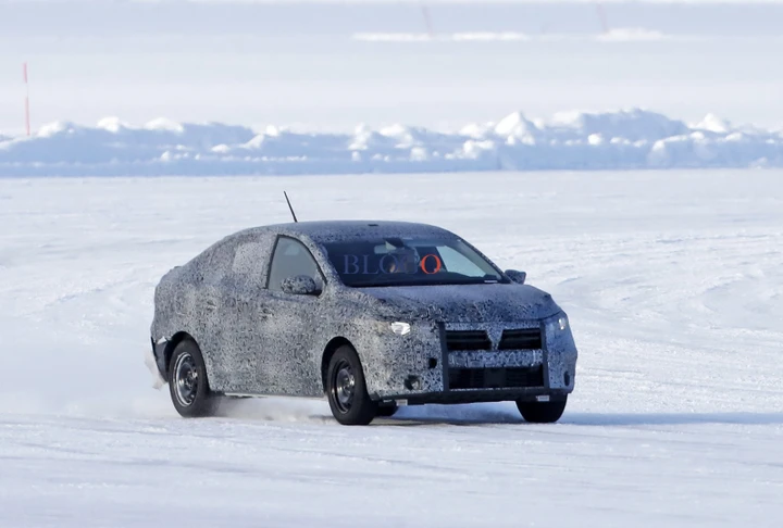 Nuova Dacia Logan: le foto spia della terza generazione