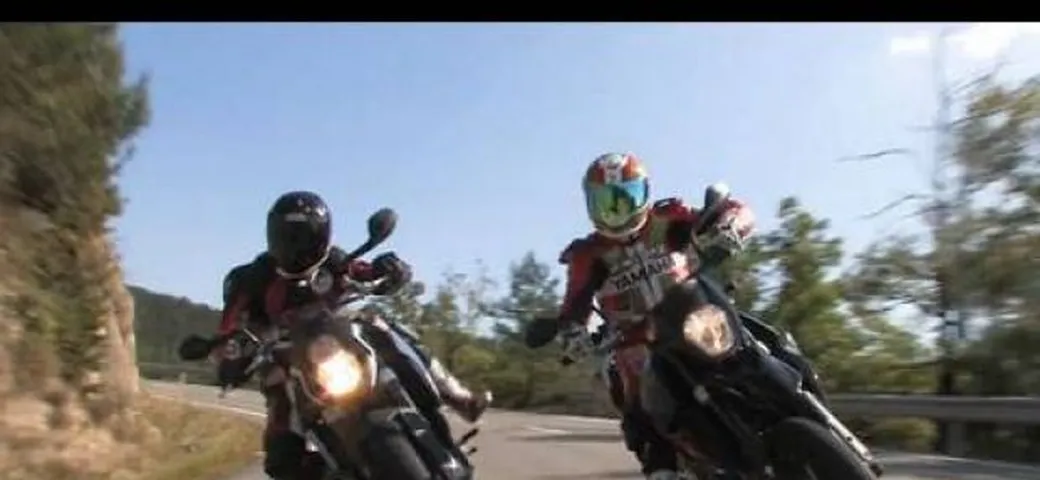 Roadster o supermotard, doppio confronto Aprilia VS KTM