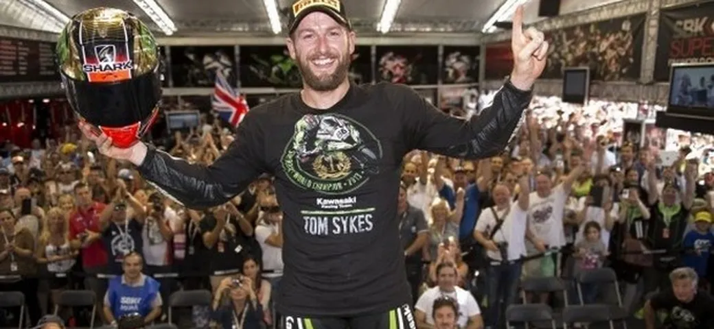 SBK, Kawasaki: Tom Sykes rinnova fino al 2016