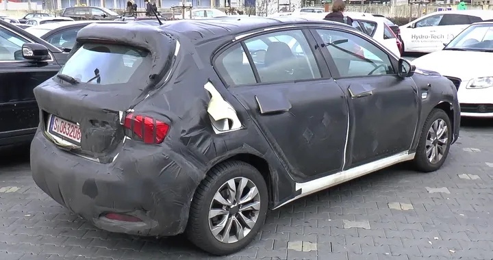 Fiat Tipo 2016: foto e video spia della 2 volumi