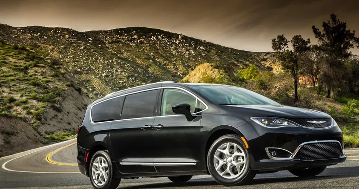 Chrysler Pacifica Hybrid 2018: in vendita anche in Italia