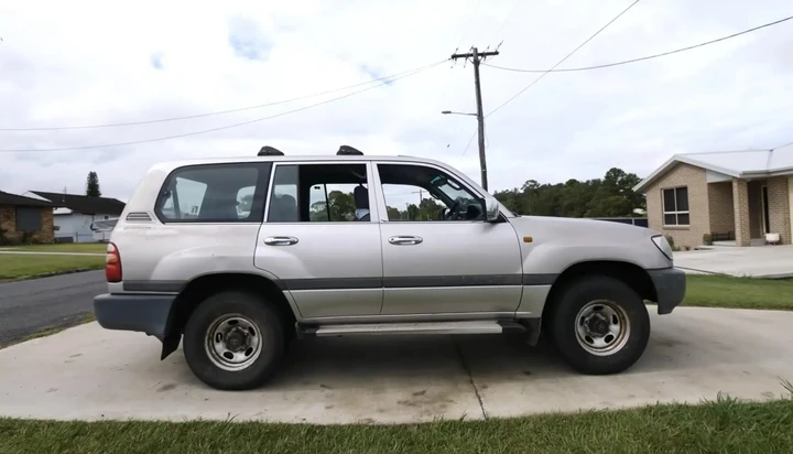 Un Toyota Land Cruiser del 1998 riparte dopo sei anni di abbandono