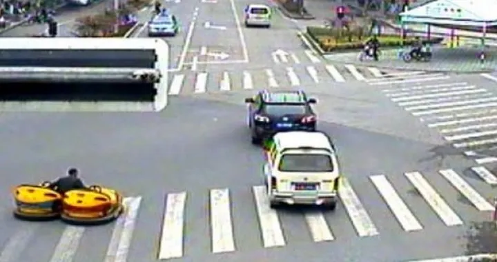 Cina: in giro con due autoscontri
