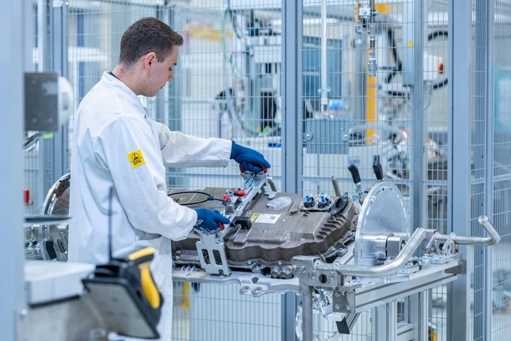 BMW iX5 Hydrogen, al via la produzione del nuovo Energy Master