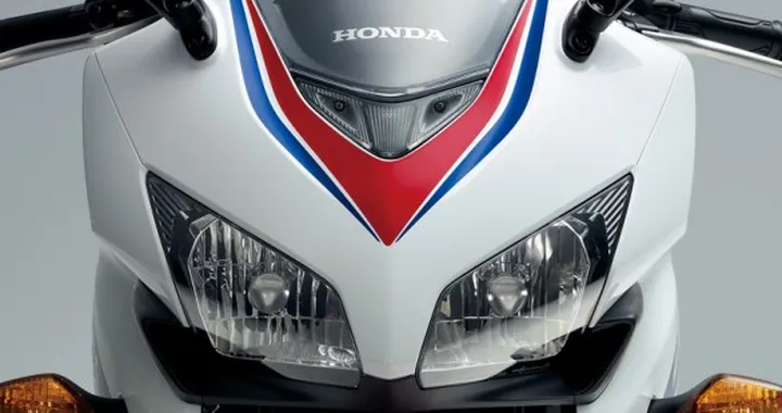 Honda svela la CBR400R per il mercato giapponese
