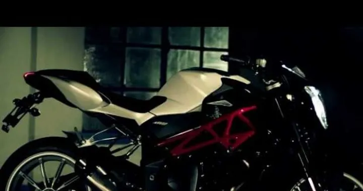 MV Agusta Brutale 4 cilindri MY 2013 /video