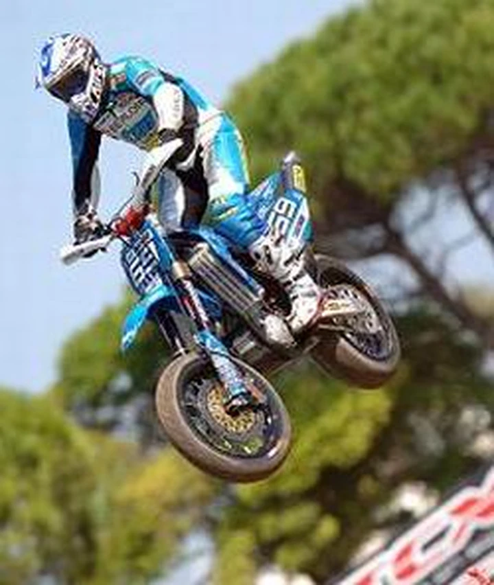 Tutti a scuola di Supermoto con Gozzini