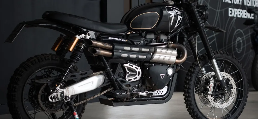 Triumph Scrambler 1200 XE, venduta all'asta quella di Bond