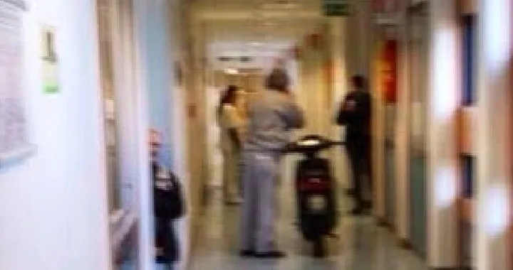Uno scooter nei locali del II Policlinico di Napoli