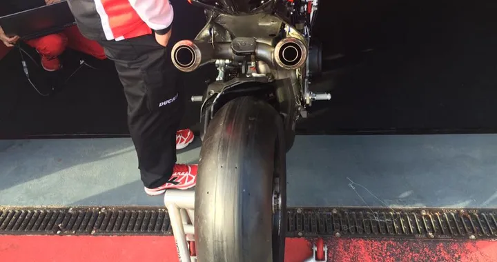 SBK Aragon: ritorno al futuro, Ducati con il doppio scarico alto