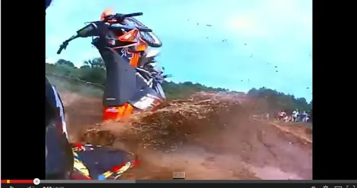 Incidenti spettacolari con le moto da cross [Video]