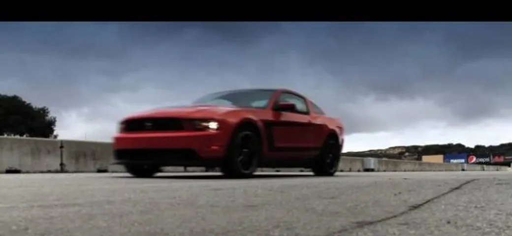 Ford Mustang Boss 302: video a Laguna Seca