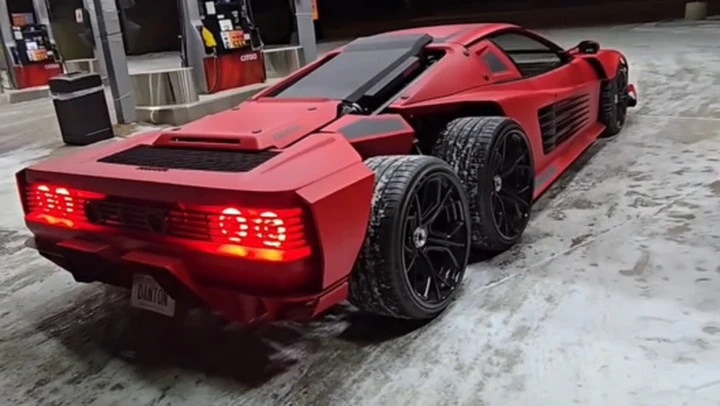 Come distruggere un mito, ecco la Ferrari Testarossa a sei ruote