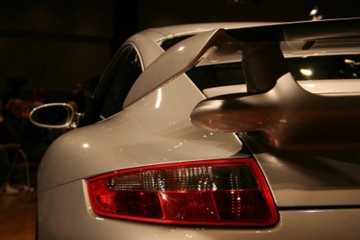 Porsche: momentaneamente sospesa la produzione della 911