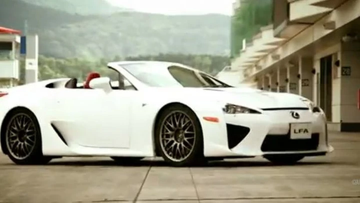 Lexus LFA Roadster in video