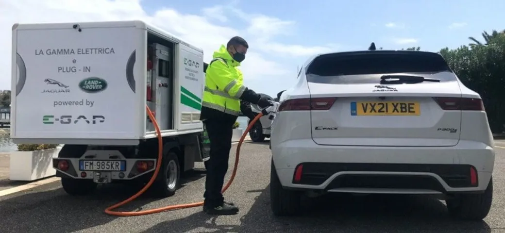 Jaguar Land Rover: con la colonnina mobile E-GAP la ricarica è on demand