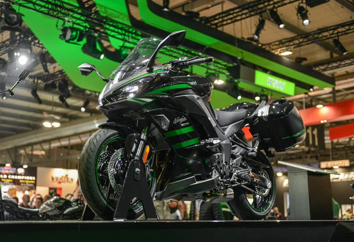 Kawasaki Ninja 1000SX, fino a settembre con le borse in omaggio