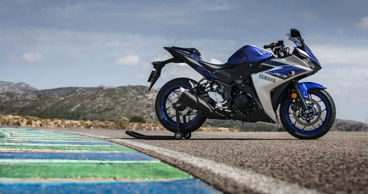 Yamaha YZF-R3 debutta al Mugello: stabile in curva, facile da guidare, comoda