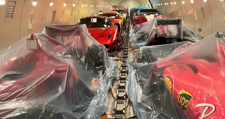 Un aereo cargo (arabo) pieno di Ferrari a Malpensa