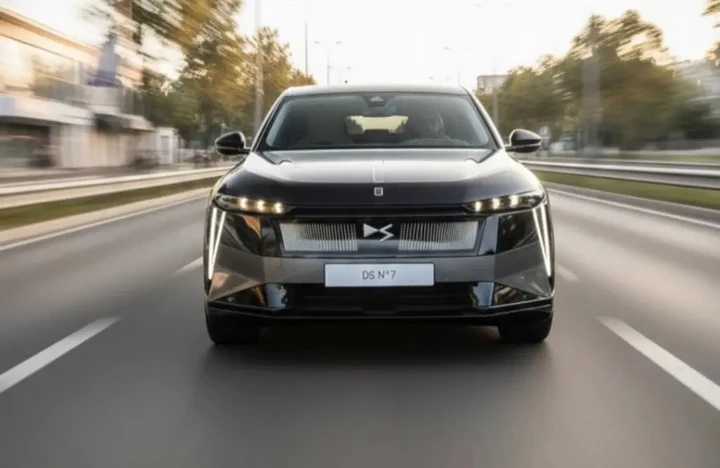 DS N°7, sguardo al nuovo SUV-coupé prodotto a Melfi