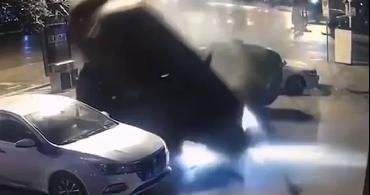 Incidente multiplo con parcheggio in atterraggio