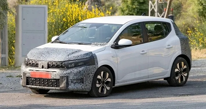 Dacia Sandero, il restyling rinfrescherà la linea e non solo