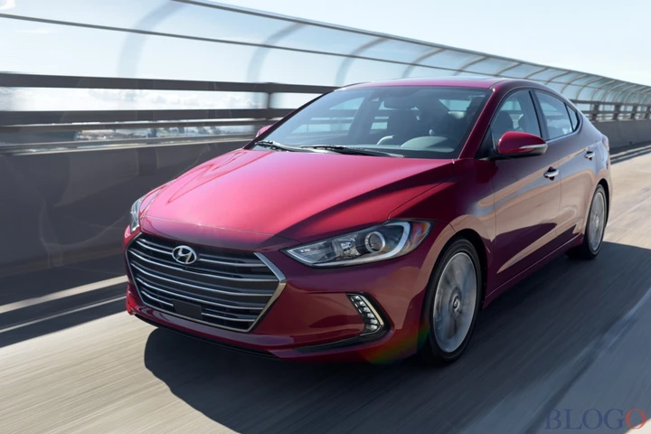 Hyundai Elantra 2016: foto e caratteristiche