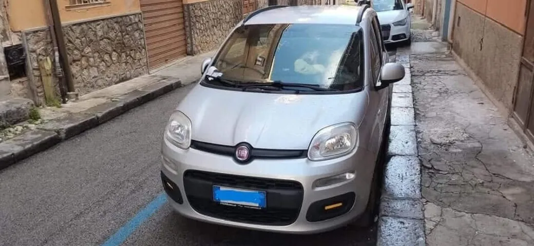 Il proprietario di una Fiat Panda ritrova l'auto rubata dopo una serie di multe