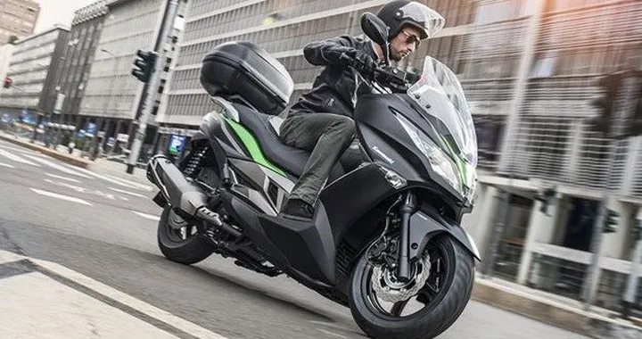 Kawasaki J300 con bauletto e 4 anni di garanzia fino al 31 Marzo 2015