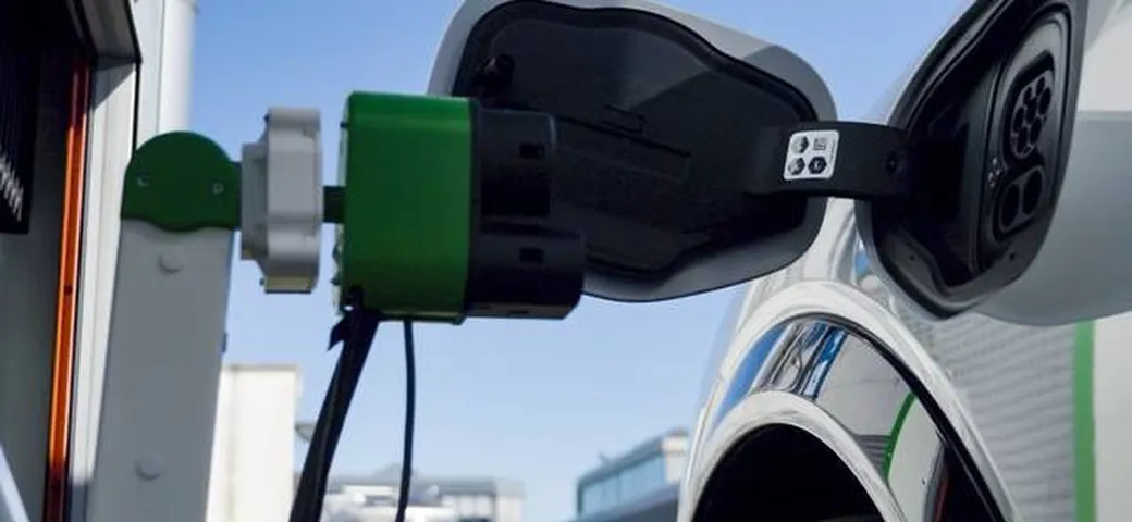 Ford svela la stazione di ricarica elettrica robot [Video]