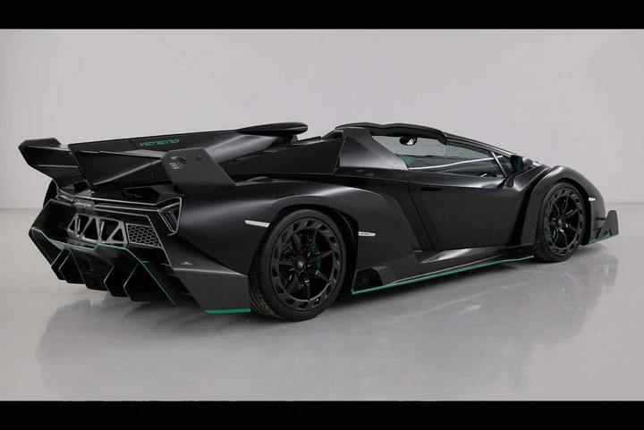 Lamborghini Veneno Roadster: all'asta il secondo esemplare