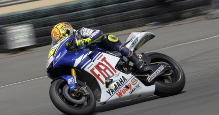 Rossi: "Bene così, speriamo non piova".  Lorenzo: "Darò il massimo"