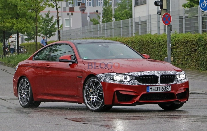 BMW M4: foto spia del facelift