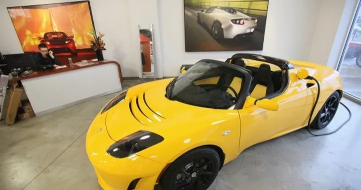 Tesla Roadster, Musk: Fu sbagliato non disegnarla da zero