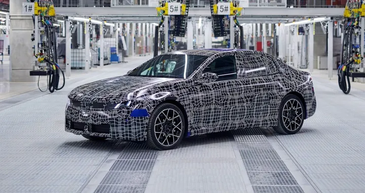 BMW prepara un 2026 ricco di novità: dalla i3 alle nuove X5 e Serie 3