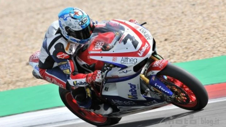 WSBK: Carlos Checa domina anche le prime qualifiche. Haslam terzo, male Biaggi 14°