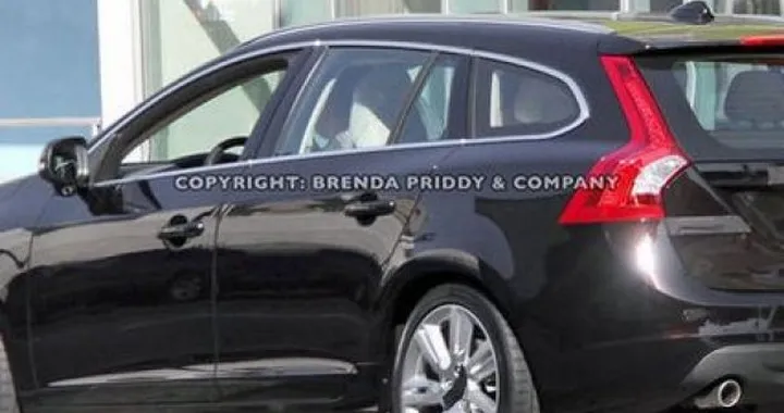 Volvo V60: foto spia senza veli