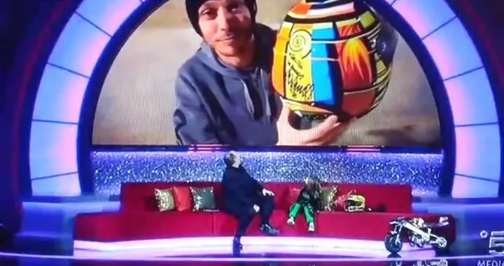 Valentino Rossi: sorpresa in TV alla baby-fan [Video]