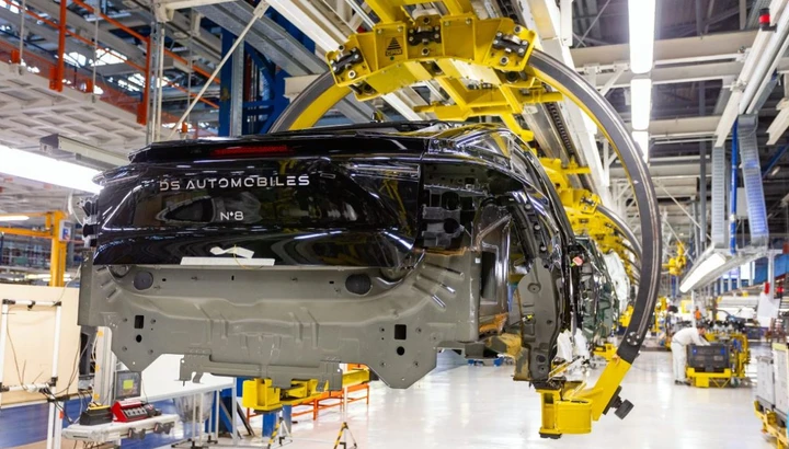 Dazi auto USA-UE, stretta di mano Trump e von der Leyen: cosa cambia