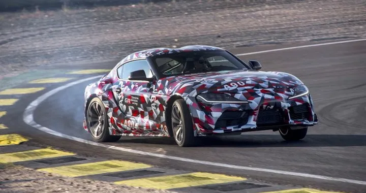 Giro di pista con la Toyota Supra