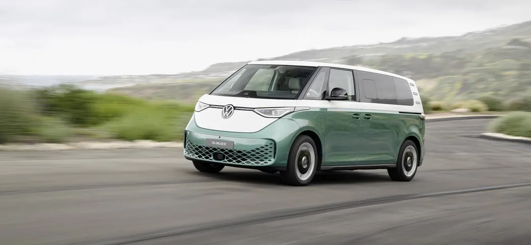 Volkswagen ID. Buzz: pubblicate le prime foto ufficiali della versione a passo lungo