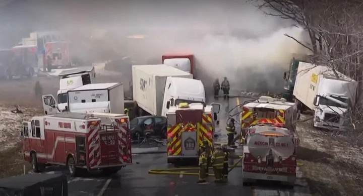 Drammatico incidente in autostrada per la bufera di neve [Video]