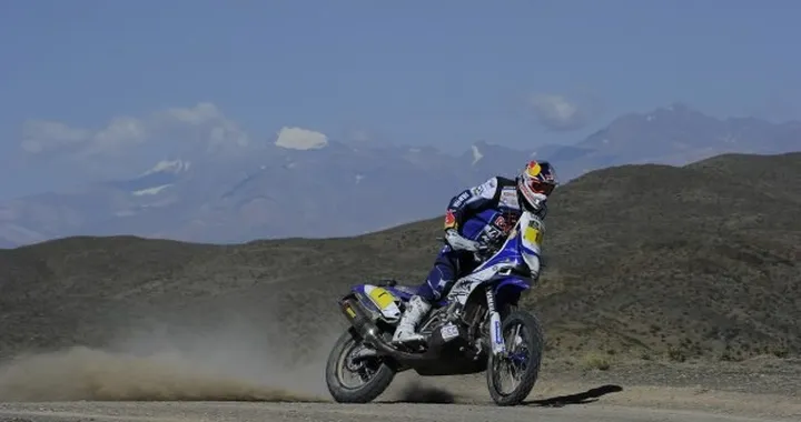 Cyril Despres si lancia sulle quattro ruote con Peugeot nella Dakar, ma non molla Yamaha