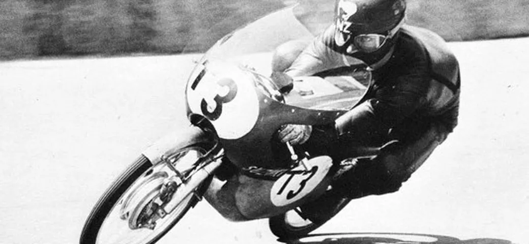 Hugh Anderson, il timido biondino della Suzuki: intasca quattro titoli iridati e “lascia” a soli 30 anni