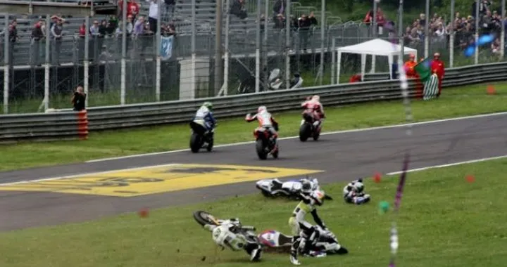 Foto del giorno: SBK Monza Crash